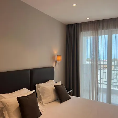 Coastline Luxury Aparthotel Golem (Tirana)