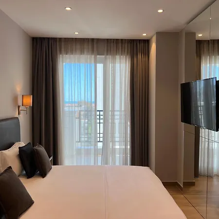 Coastline Luxury Apartahotel Golem (Tirana)