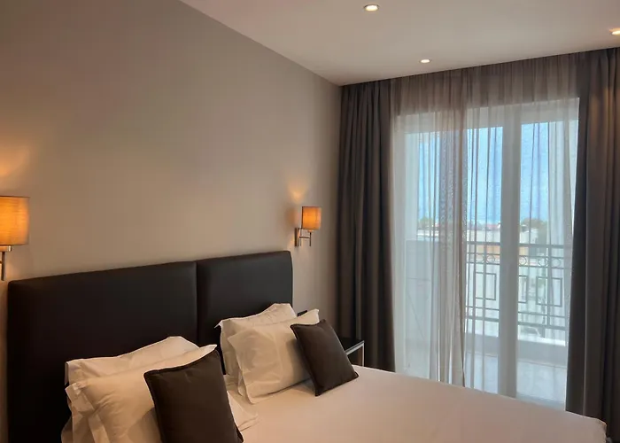 Coastline Luxury Apart-hotel Golem (Tirana)